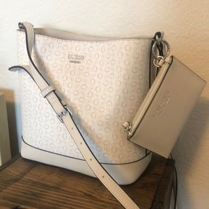 GUESS BUCKET CROSSBODY